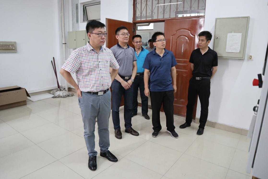 材料科学与工程学院检查现场